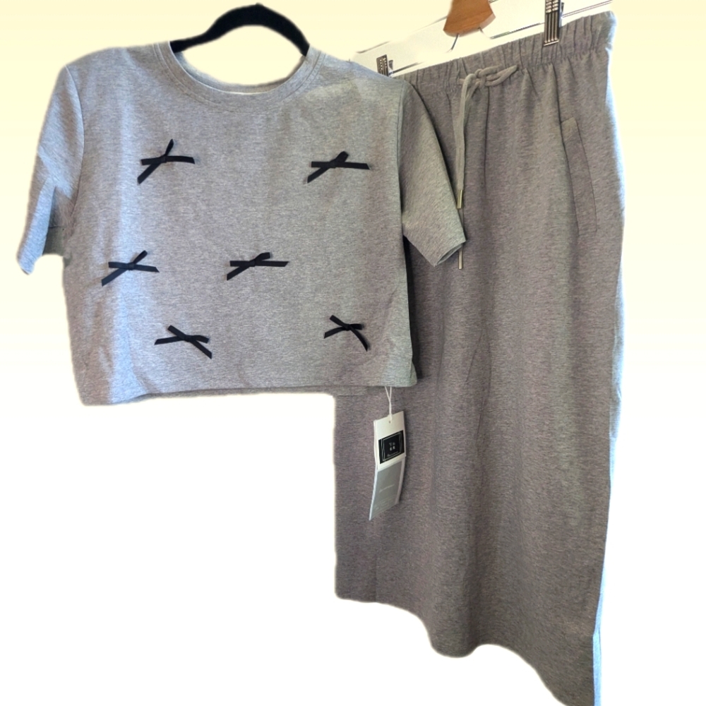🎀 Couture 🎀 gray cropped sweatshirt and midi skirt set
